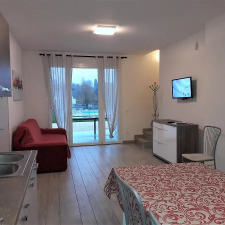 Villaggio Esmera * דסנזאנו דל גארדה